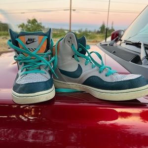 Nike high top Women’s 9
